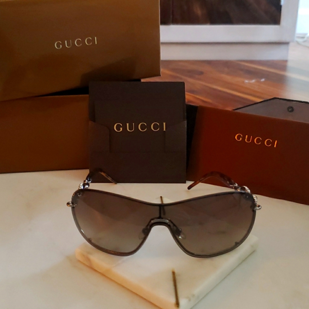 GUCCI SUNGLASSES